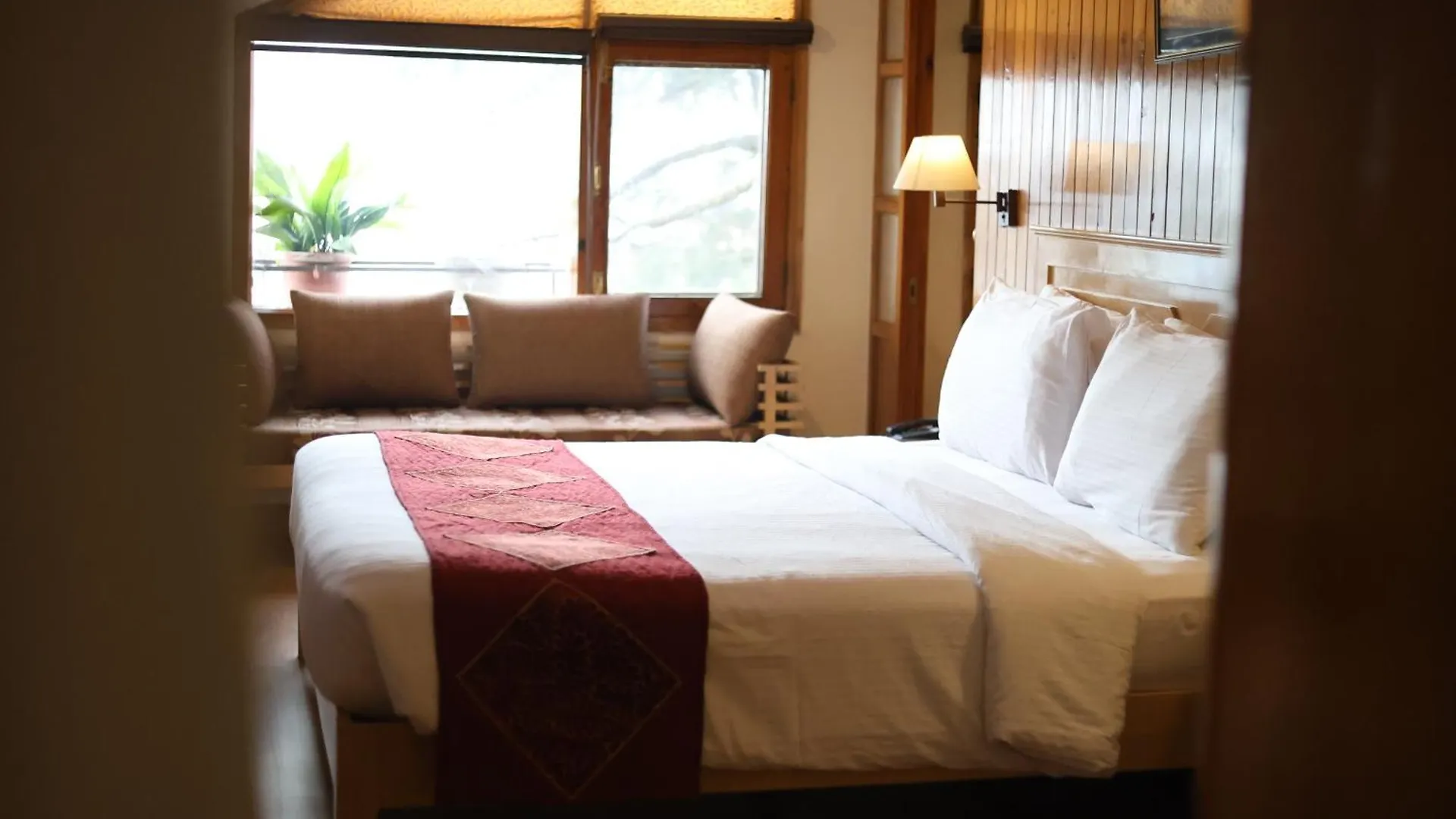Hotel Willow Banks - Boutique 4 Star Hotel On The Mall Road Shimla