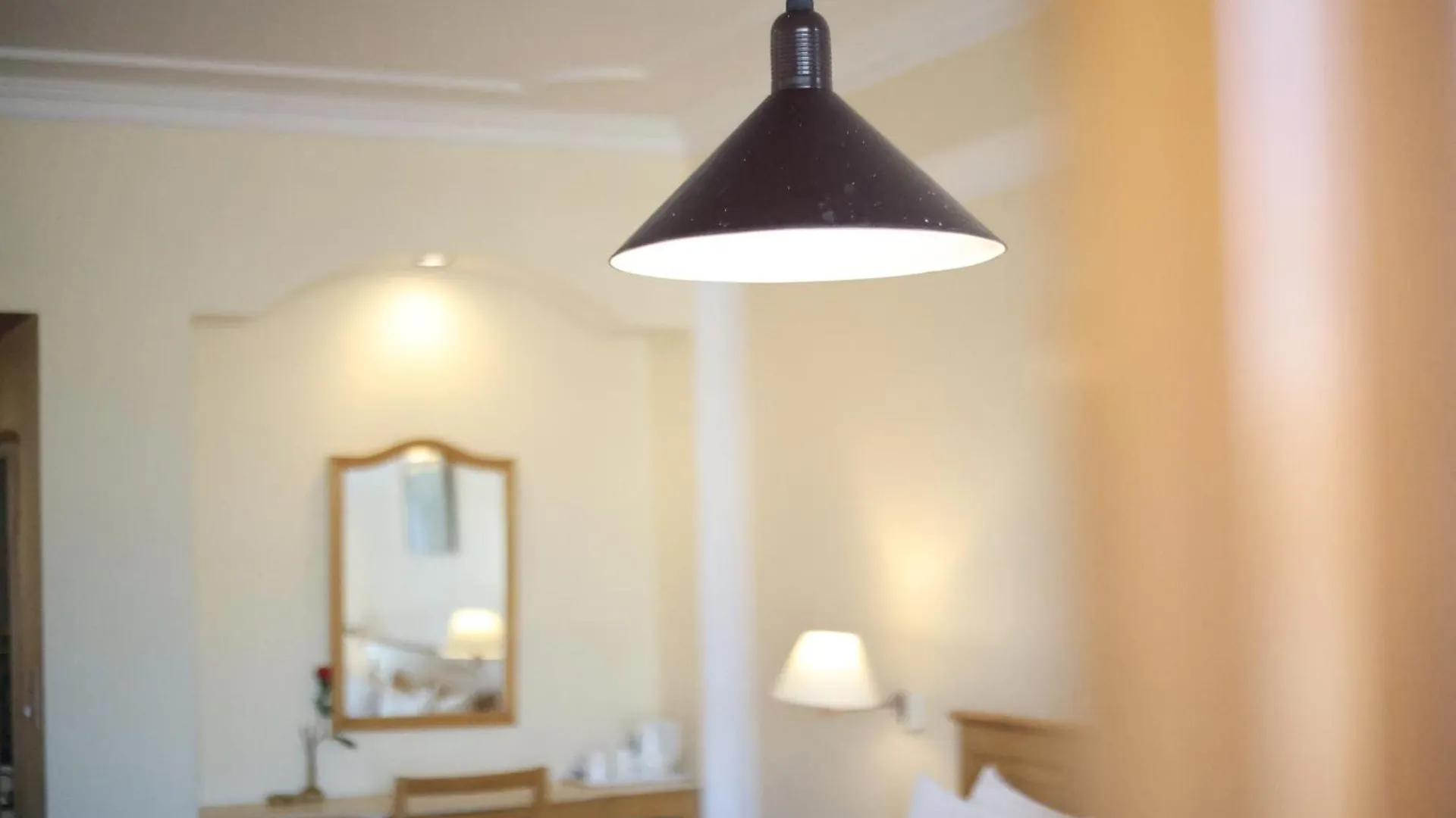 Hotel Willow Banks - Boutique 4 Star Hotel On The Mall Road Shimla